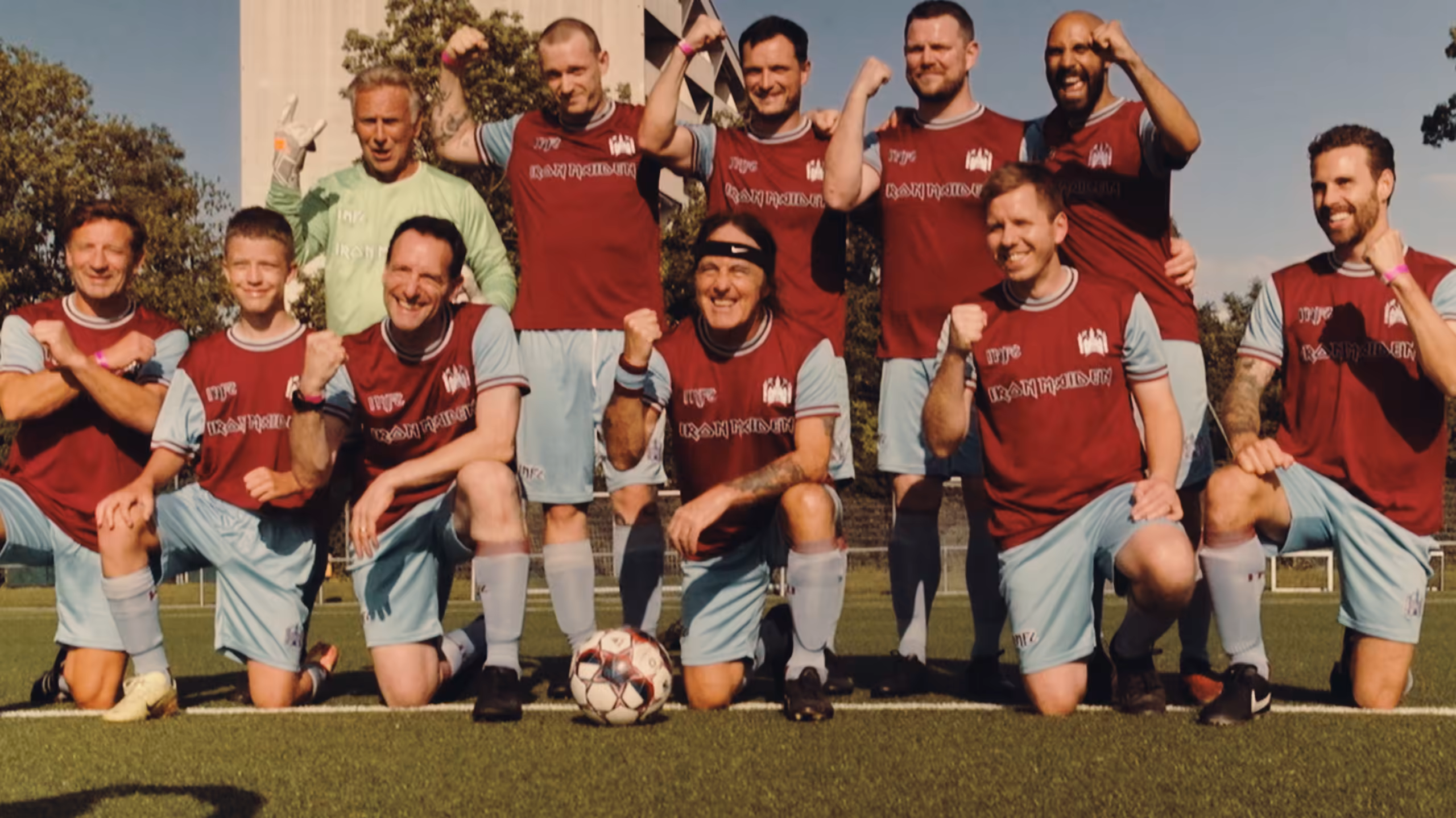 Team photograph on the pitch